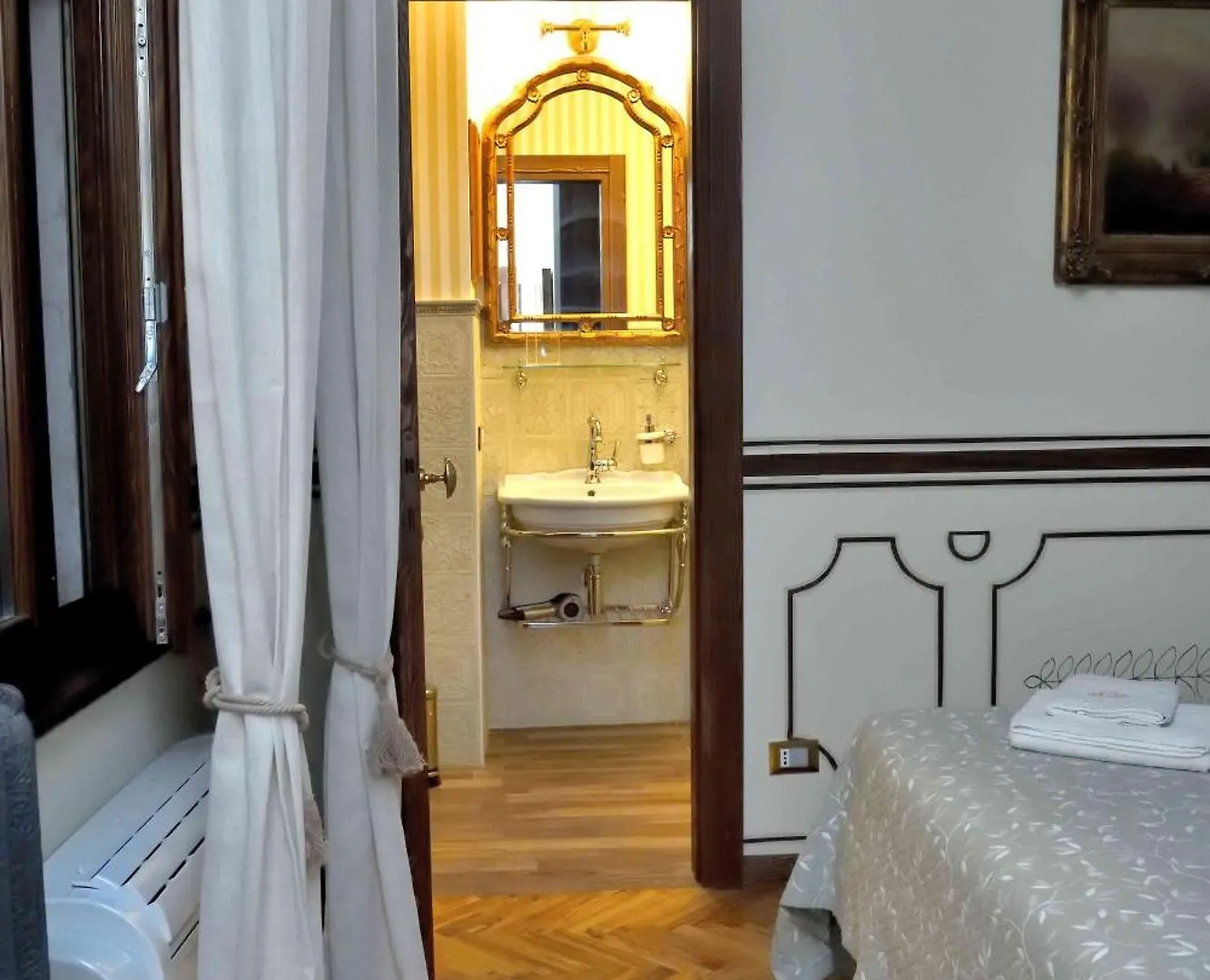 Regal House Verona Vescovado 0*,  Italy